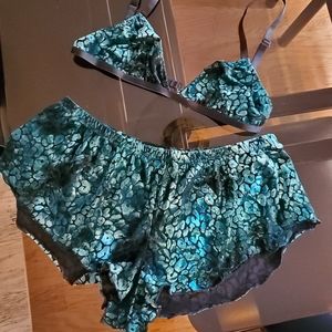 NASTY GAL velvelt blue cheetah print lounge set